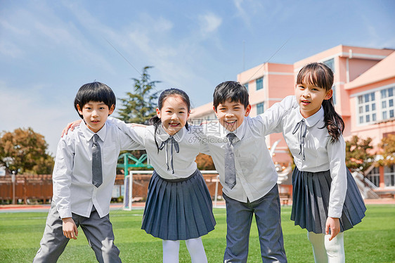 小学生操场活动图片