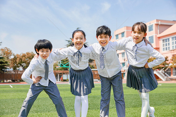 小学生操场活动图片