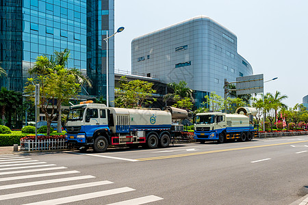 市政喷水车市政排水高清图片