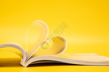 黄色创意桌面书本图片