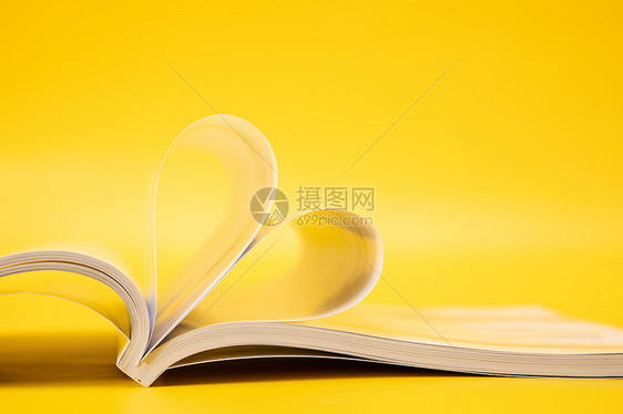 黄色创意桌面书本图片