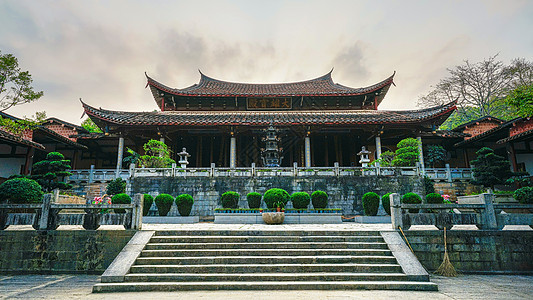 南山广化寺大雄宝殿背景