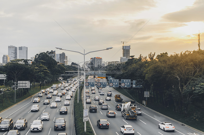 下班高峰期道路景图片