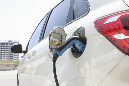 汽车分期充电中的新能源汽车背景