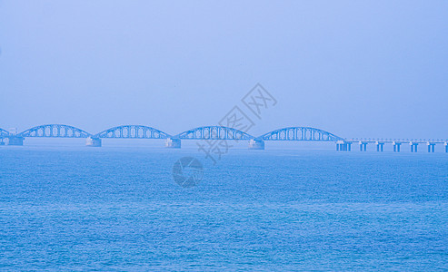 蓝色大海栈道桥梁图片