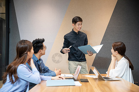 理论探讨商务精英会议室开会背景