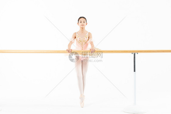 小女孩芭蕾舞专业练舞图片
