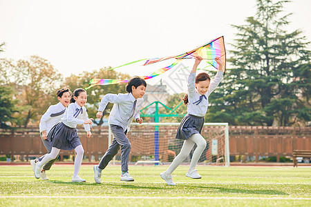 小学生放风筝图片