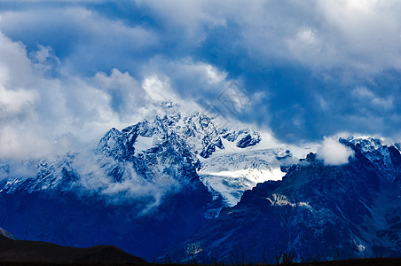 梅斯蒂亚雪山图片