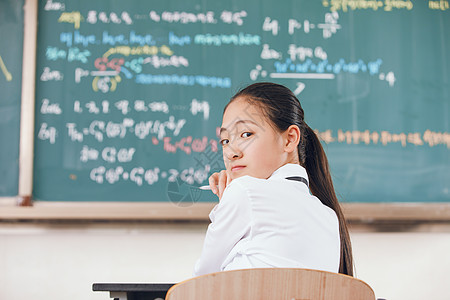 小学生课堂学习图片