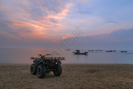 大海沙滩与沙地摩托背景