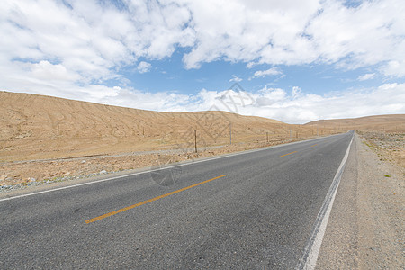 公路合成戈壁沙漠上的公路背景