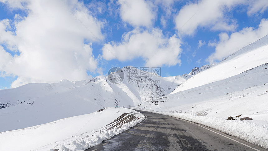 新疆雪山公路图片