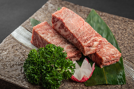 日式牛肉烧烤料理图片