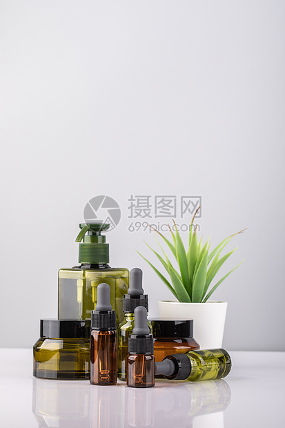 灰色背景上的SPA用品图片