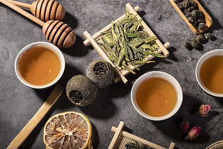 茉莉红茶茶叶与茶具背景