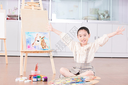 手在画画儿童在教室绘画背景