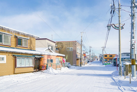 日本北海道雪地村庄图片