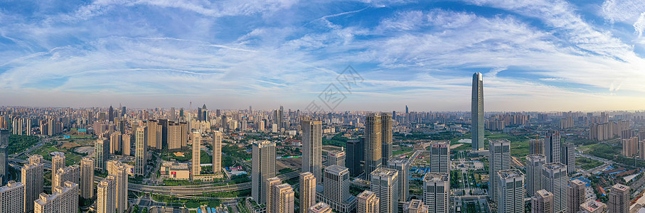 城市地标高楼群天际线全景长片图片