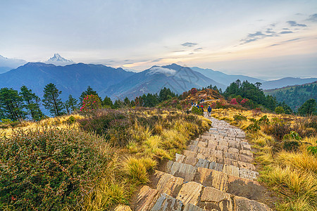 尼泊尔登山路尼泊尔徒步道路背景