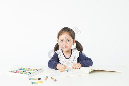 画画的小女孩儿童节外国儿童画画背景