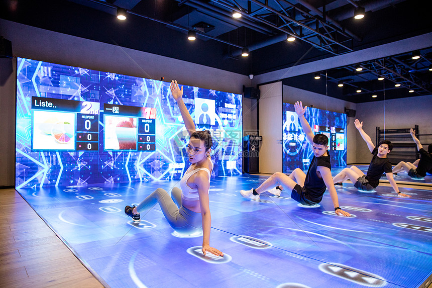 健身房男女全息投影训练