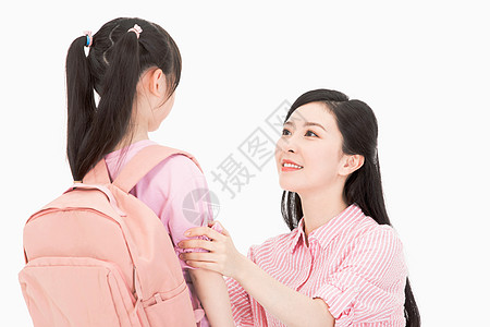 粉色妈妈妈妈接女儿放学背景