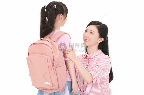 妈妈接女儿放学图片