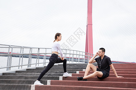 运动男女拉伸热身背景图片