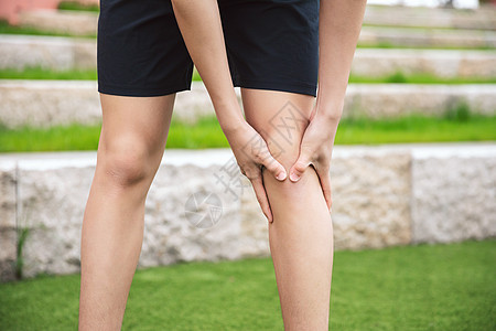 运动男性膝盖痛背景图片
