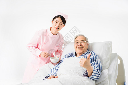 护士照顾老年人喂饭背景图片