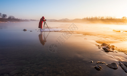 摄影师拍摄冬天风景高清图片