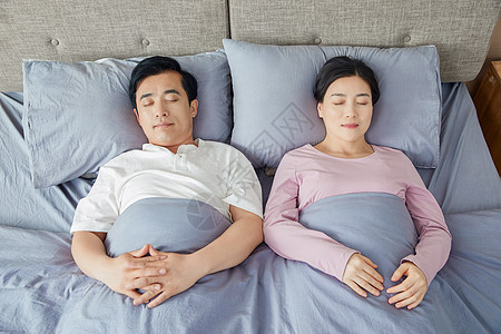 中年夫妻睡觉图片