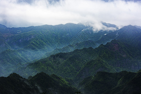 云雾中的山脉浙江仙居户外风景背景