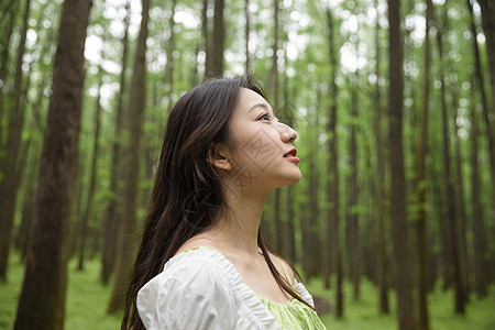 青春美女郊游图片