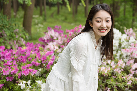 青春美女郊游图片