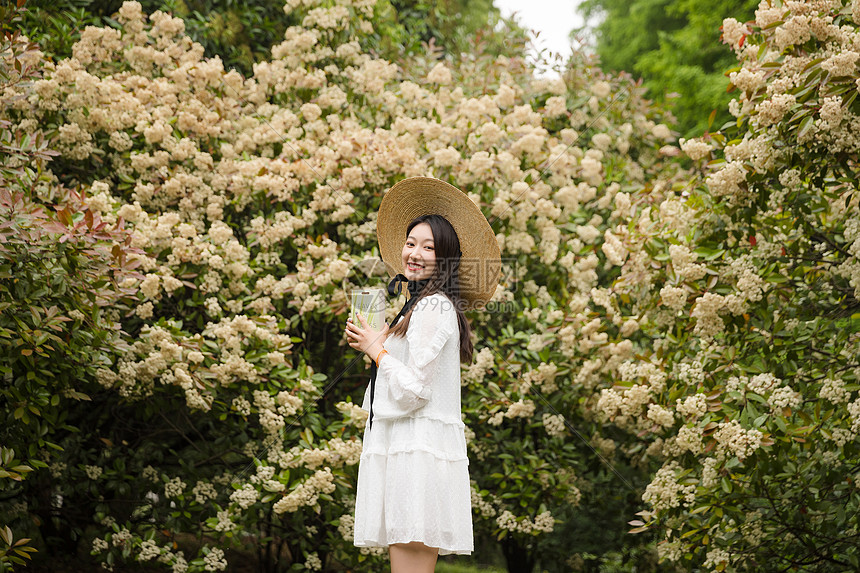 复古美女郊游图片