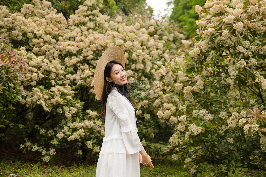 复古美女郊游图片