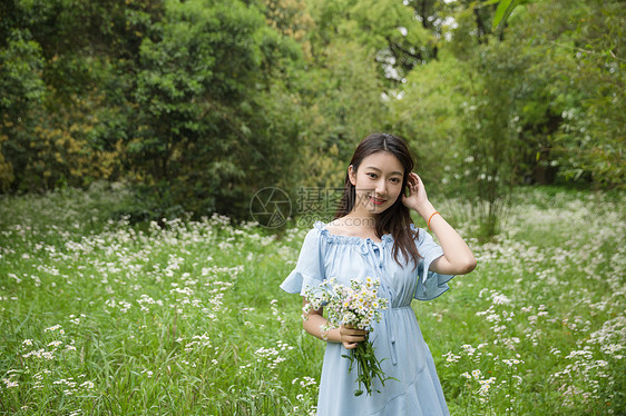 森系美女郊游图片