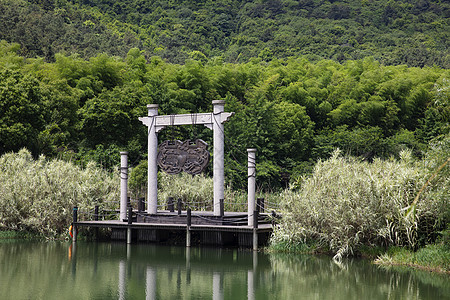 夏天山林风景图片