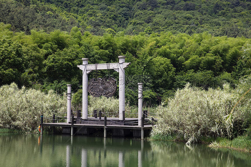 夏天山林风景图片