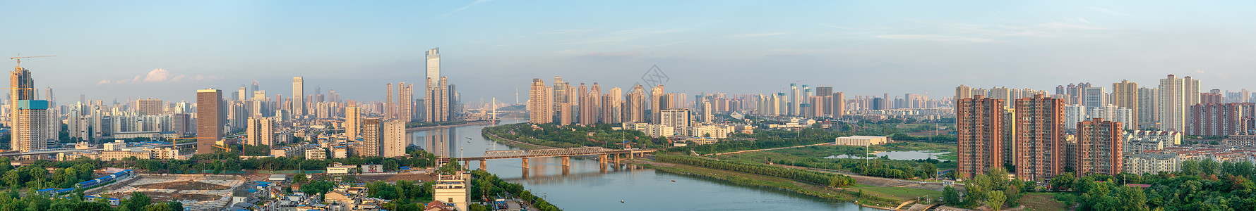 酒店高层俯瞰城市江景全景长片图片