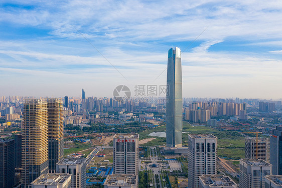 高耸入云的城市地标武汉中心建筑图片