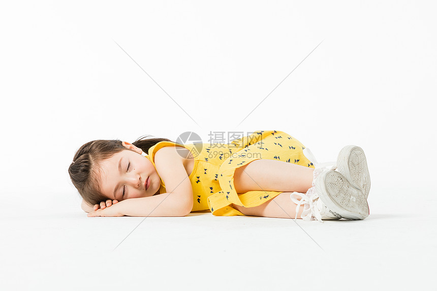 外国儿童睡觉图片