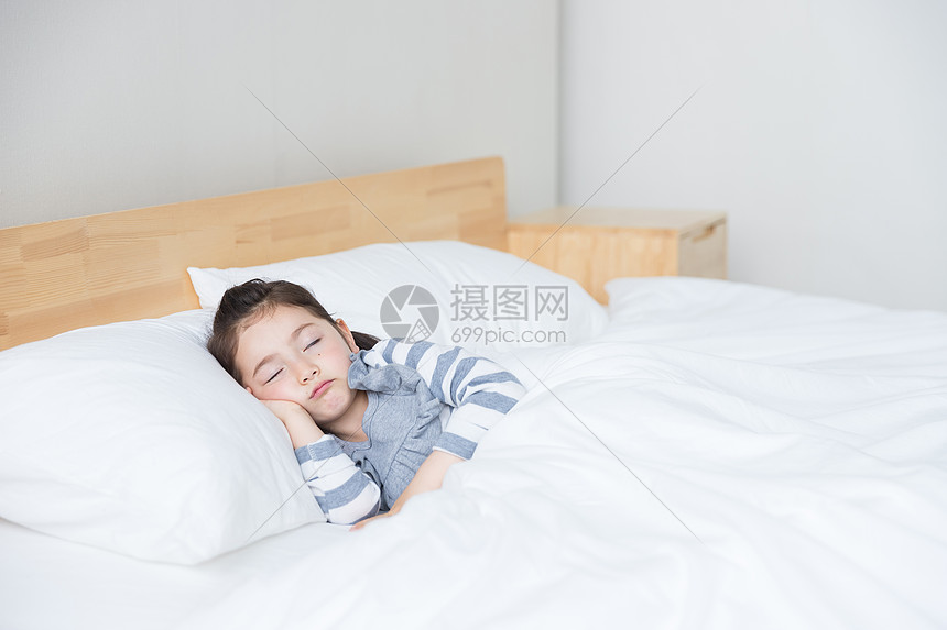 外国儿童睡眠图片
