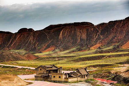 阳光云层雨后的七彩丹霞背景