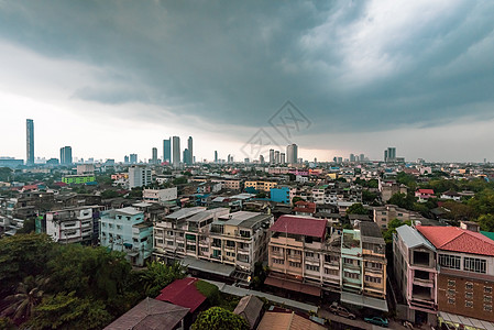 暴风雨乌云下雨阴天暴风雨前夕背景