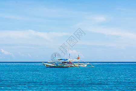 菲律宾海上的船支图片