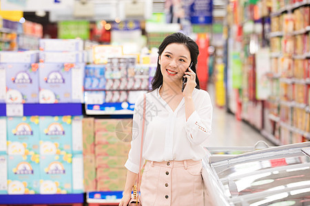 美女打电话美女超市购物背景