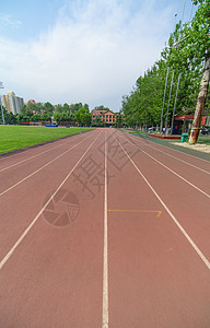 中国人民大学操场跑道高清图片